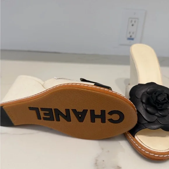 CHANEL Black Floral Women's Slides - Picture 6 of 15